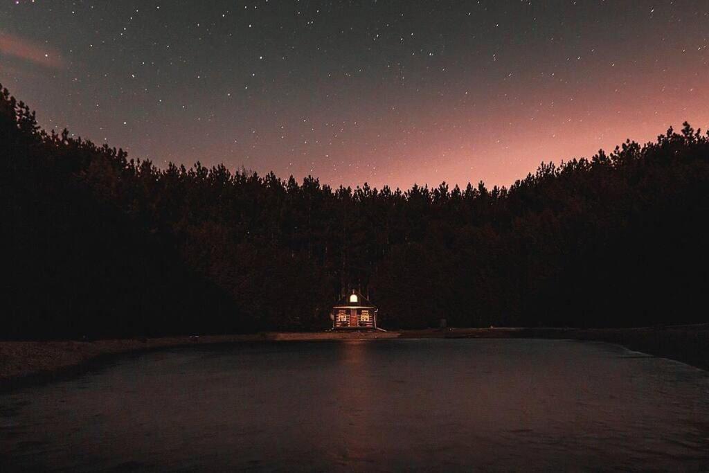 A Rustic Cabin In The Woods Orangeville Ngoại thất bức ảnh