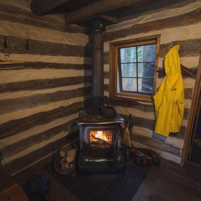 A Rustic Cabin In The Woods Orangeville Ngoại thất bức ảnh